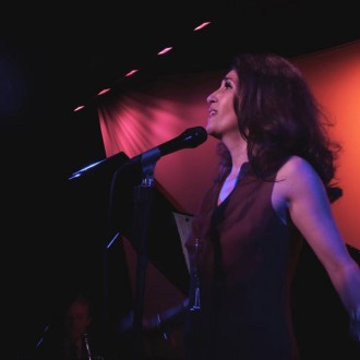 Live in &quot;SHOULDER SEASON&quot; Photo: James Gavin